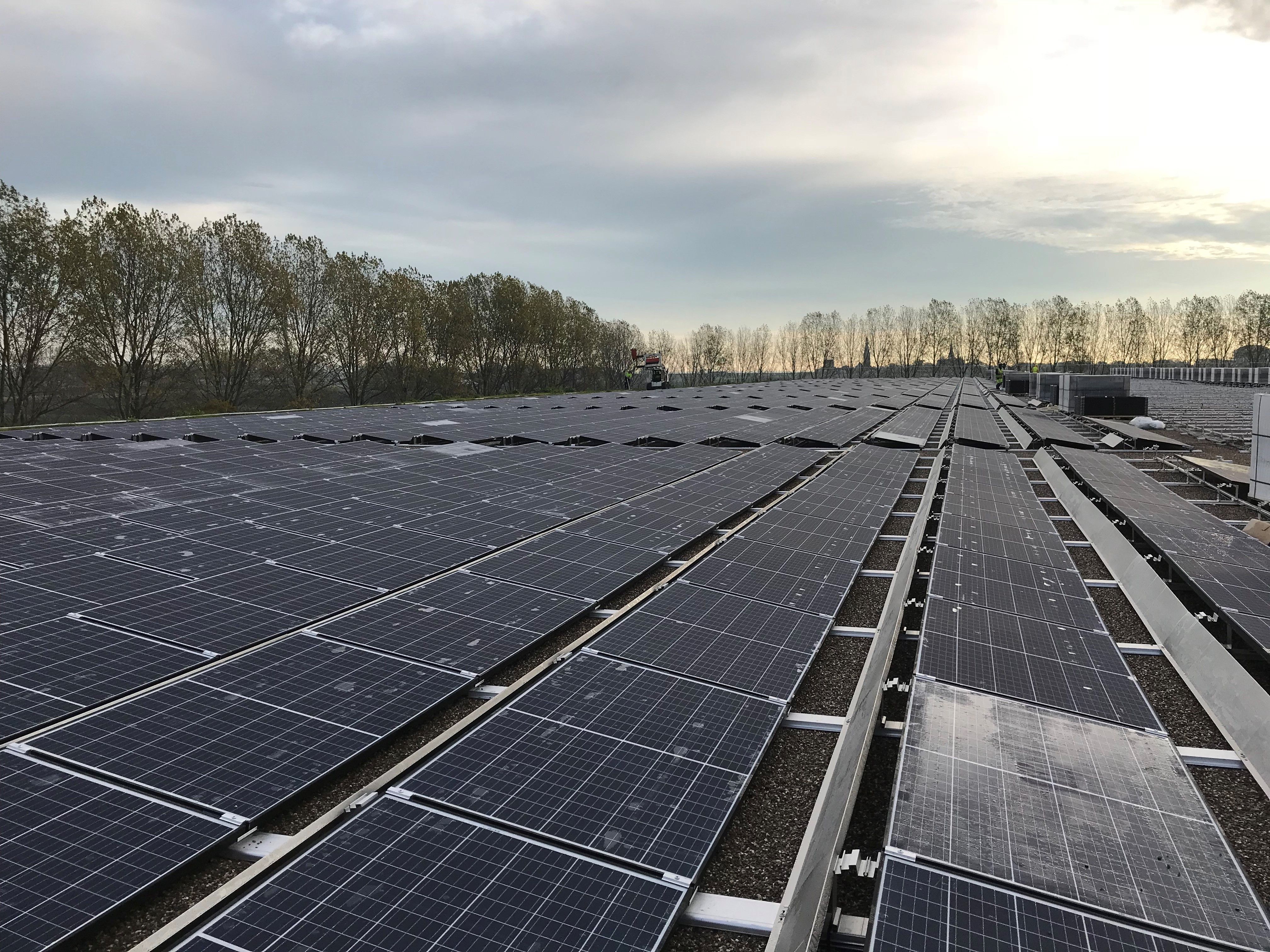 zonnepark wieringermeer met zonnepanelen